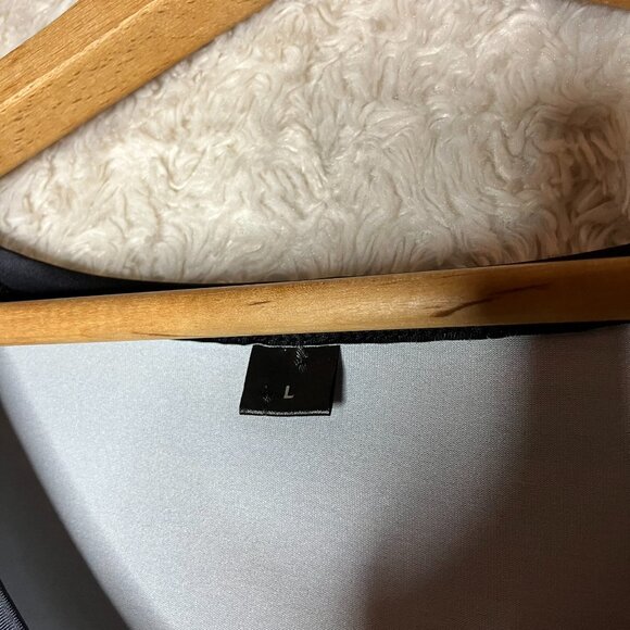 Foo Fighters Women's V-Neck Concert T-Shirt‎ Size Large - Picture 3 of 4